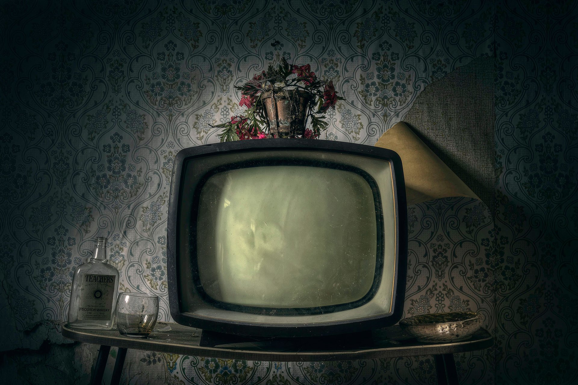 fernseher tisch wand