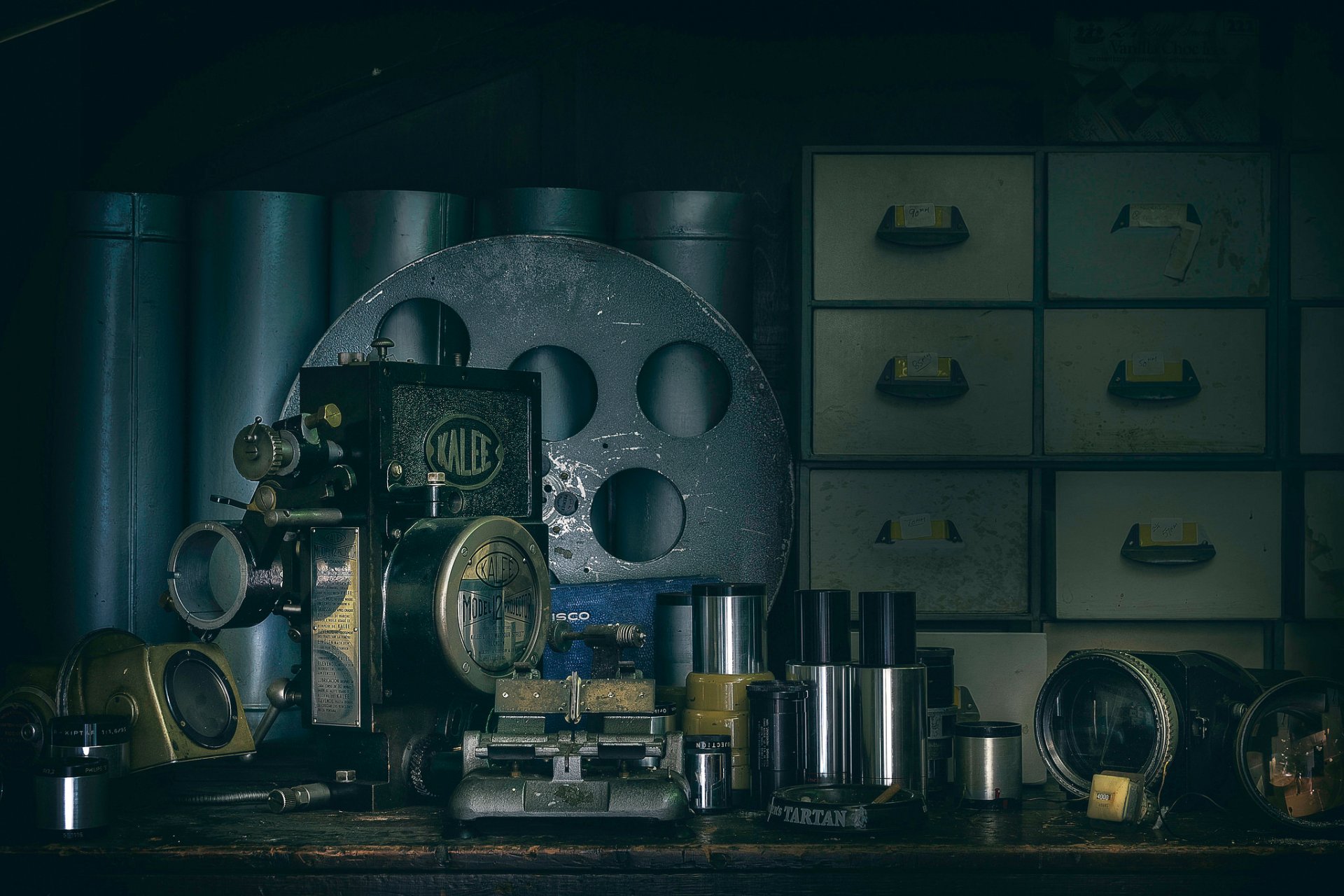 filmprojektor schreibtisch retro spule