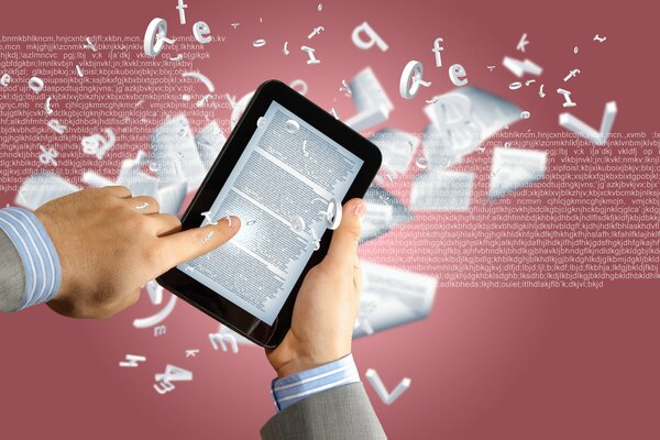 Ebook-Tablet auf einem schönen rosa Hintergrund