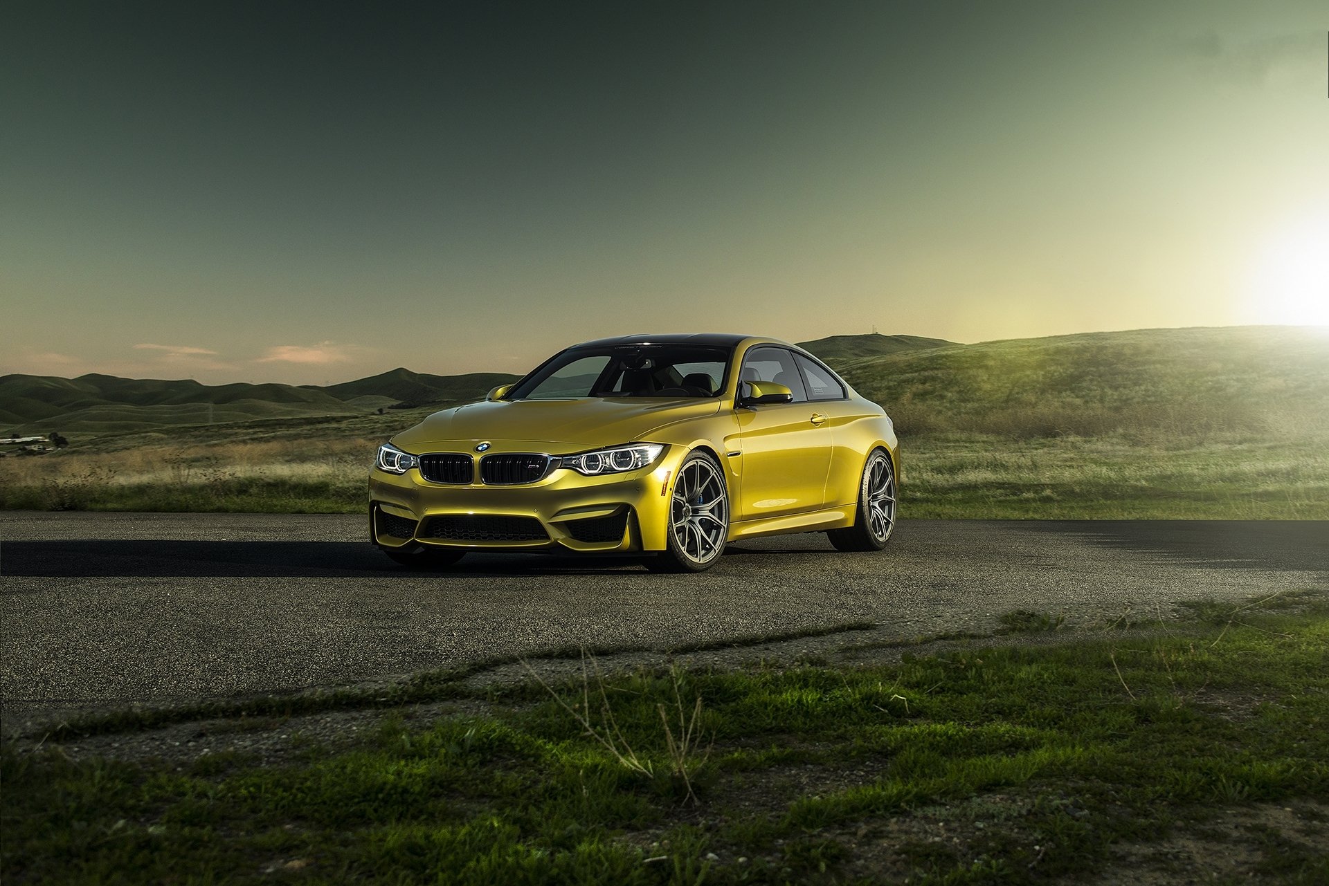 bmw m4 f82 gelb bmw coupe sonnenuntergang schatten