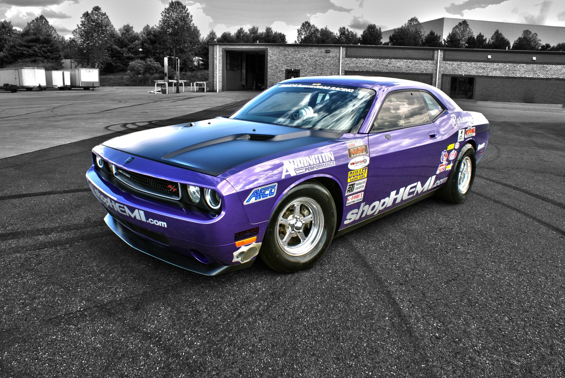 lila mopar sportlich