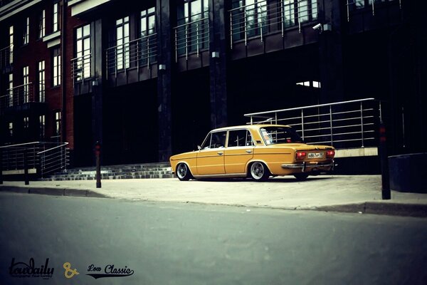 Niedrige klassische Lada-Lada-Vase