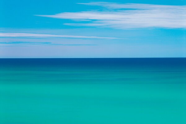 Alle Schönheiten des Horizonts am Meer