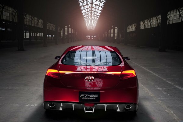 TOYOTA FT 86 IM HANGAR MIT PANORAMADACH