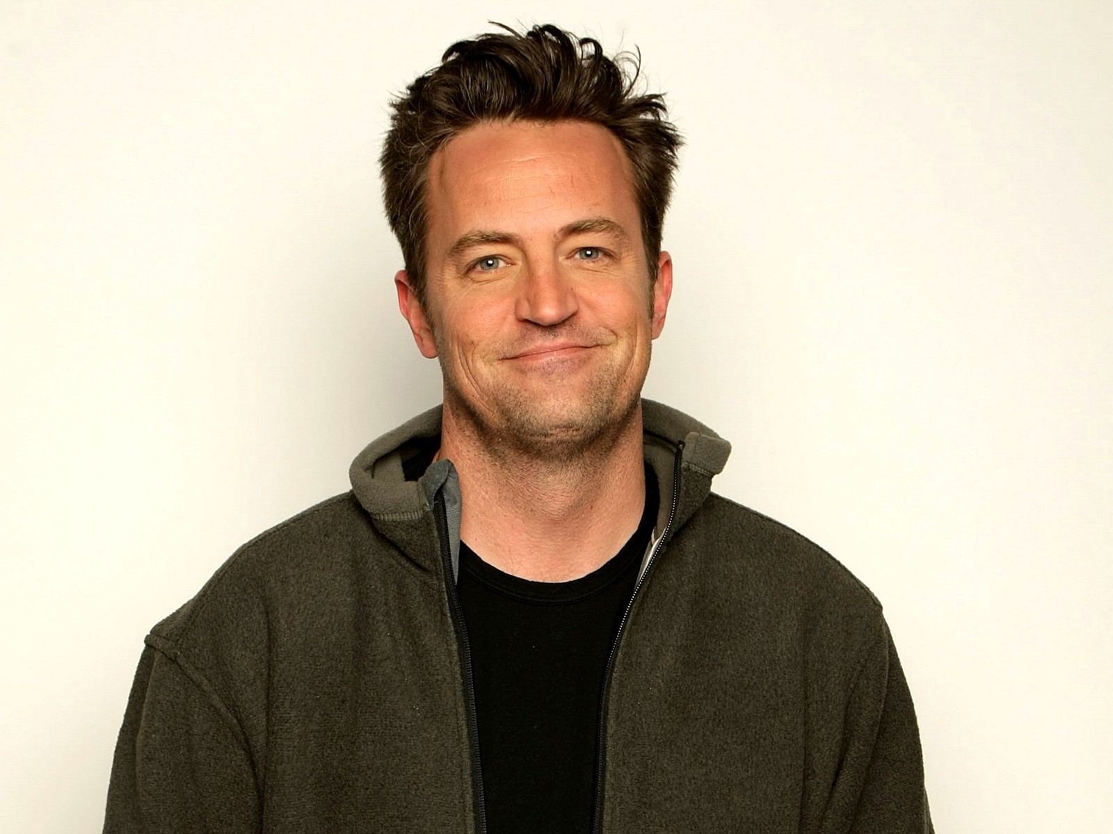 matthew perry schauspieler komiker lächeln mann