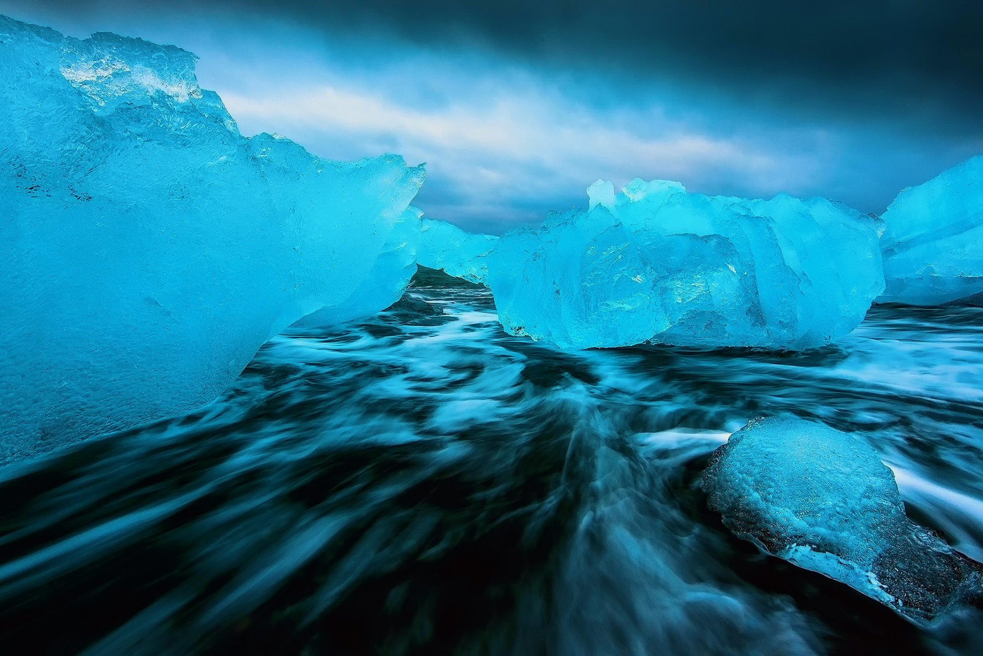 natur meer belichtung dunkles wasser