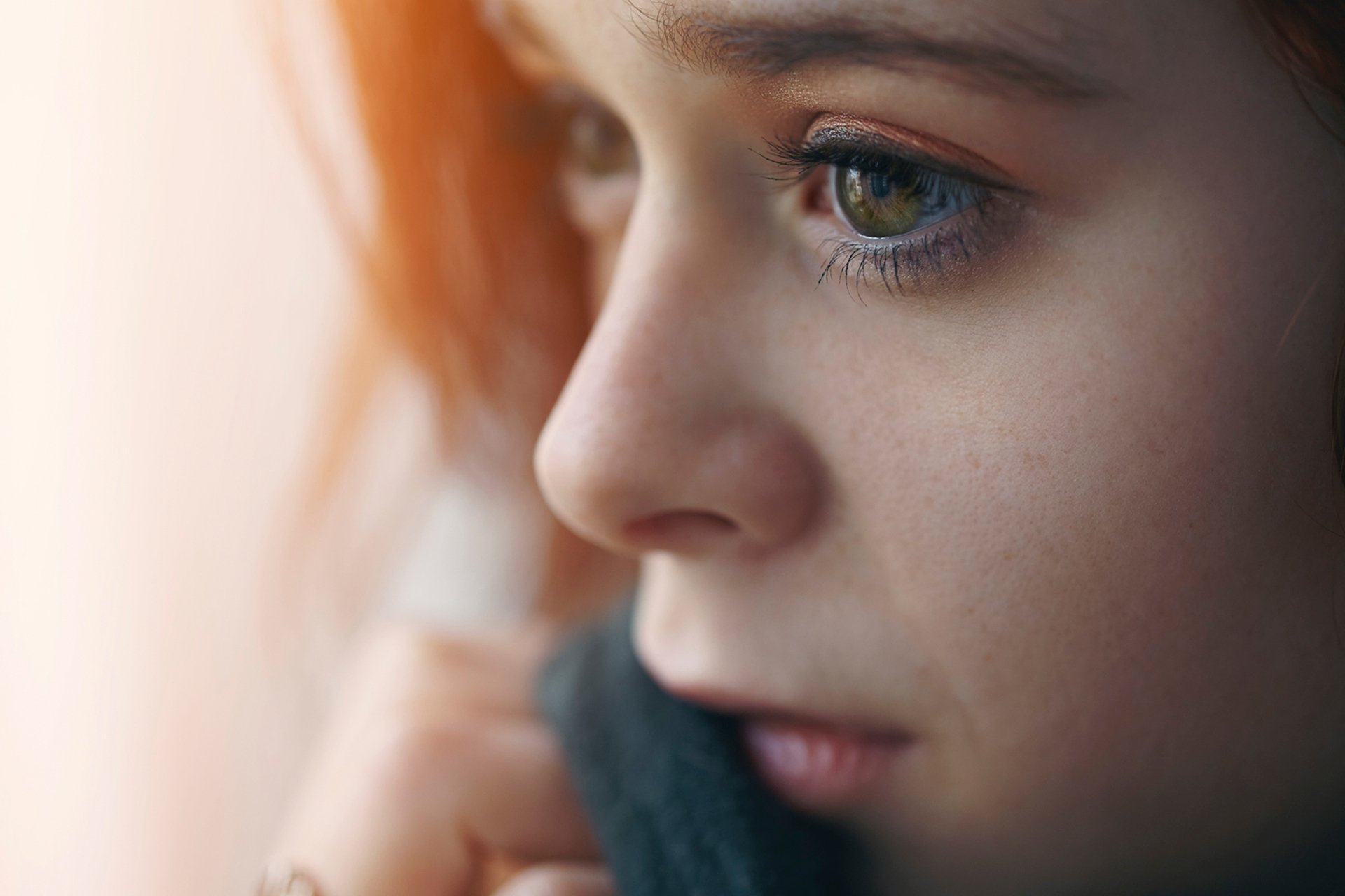 rote köpfe profil gesicht bokeh