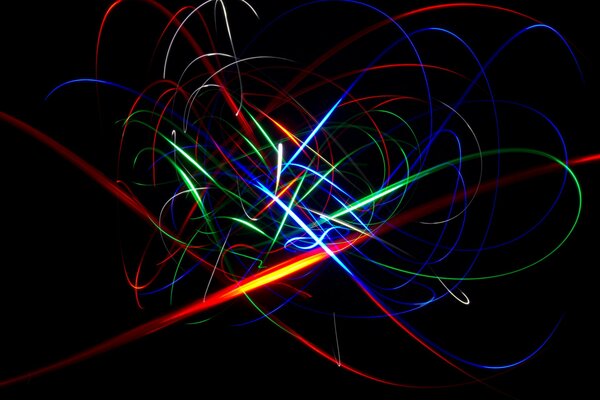 Abstrakter geometrischer Hintergrund mit bunten, chaotischen Linien