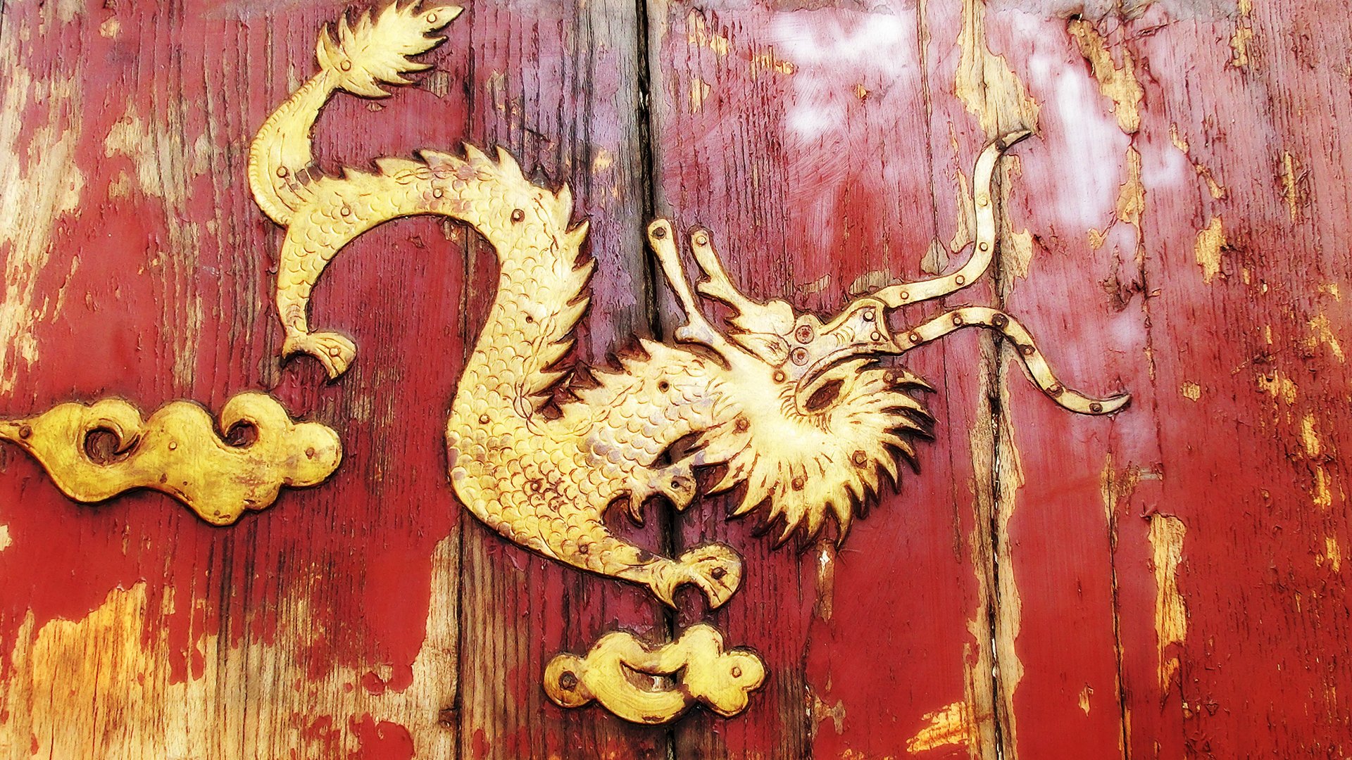 türen holz bretter drachen metall