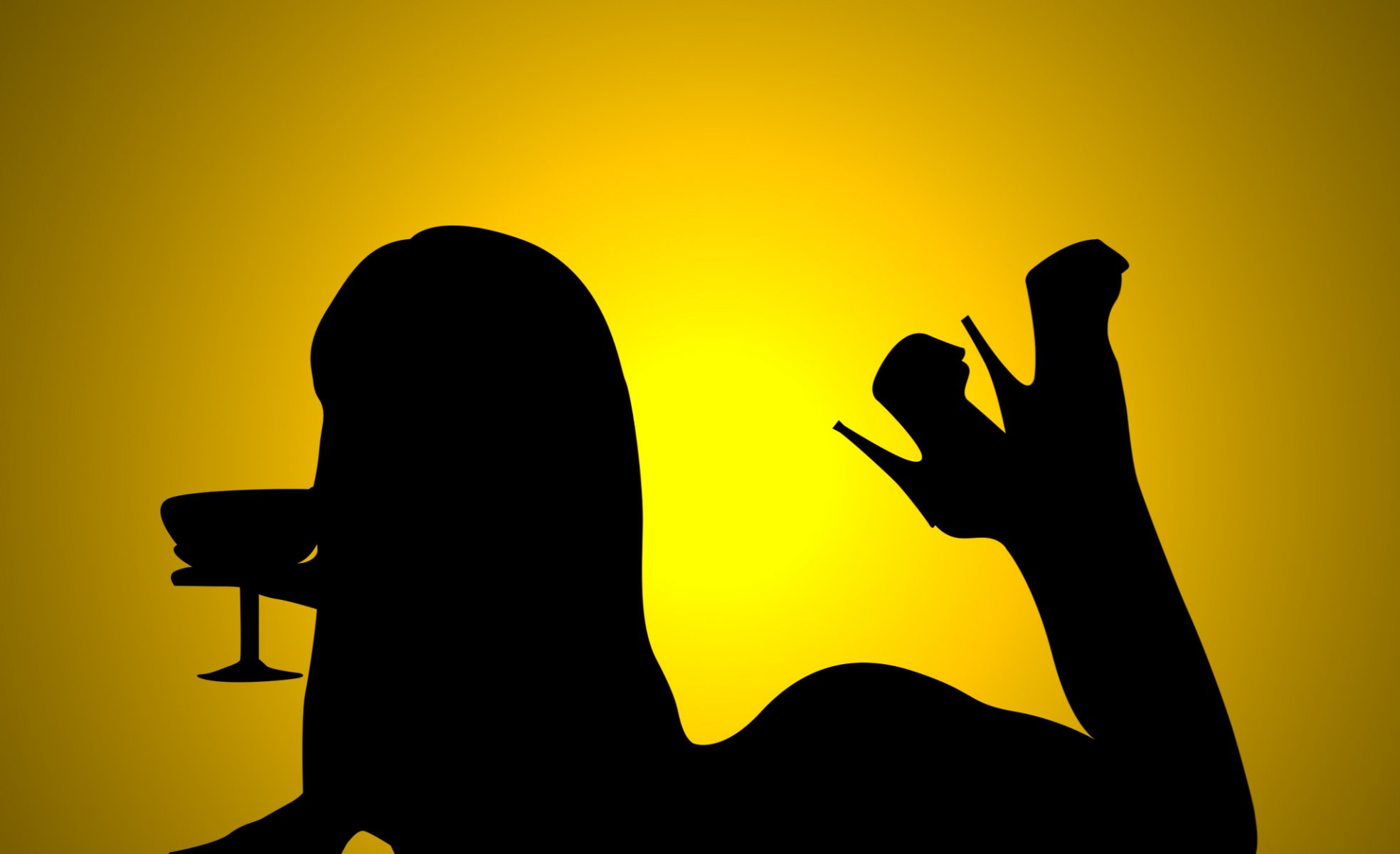mädchen liegt schatten cocktail gelber hintergrund