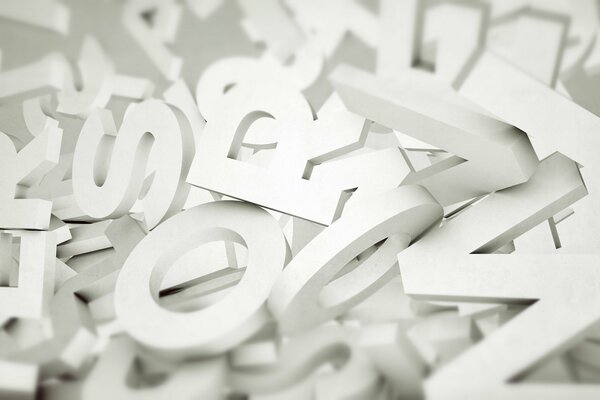 Buchstaben liegen auf weißem Hintergrund