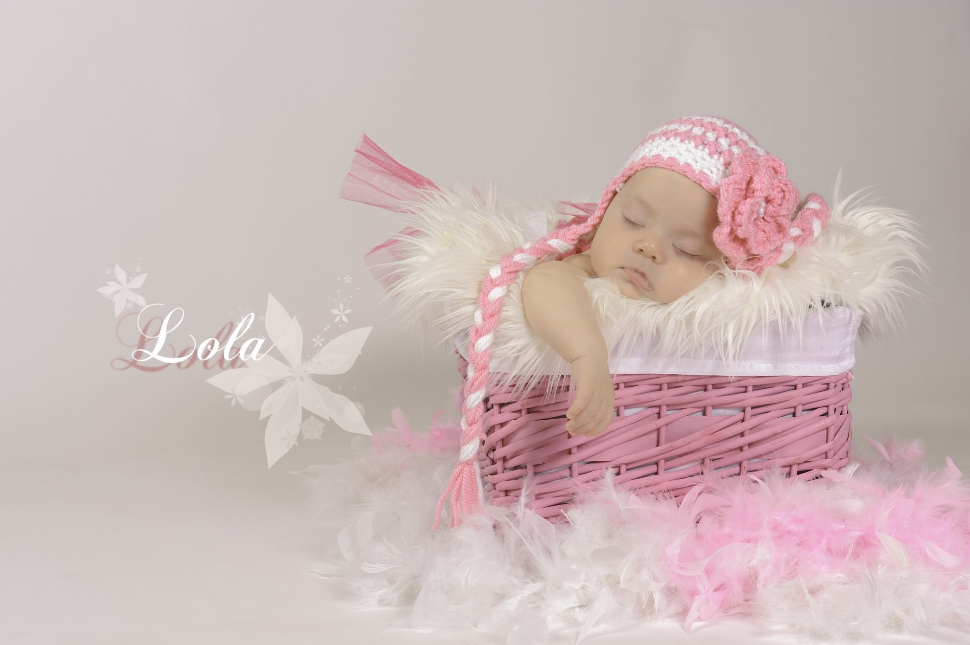 mädchen baby schlafen schlafen korb mütze federn