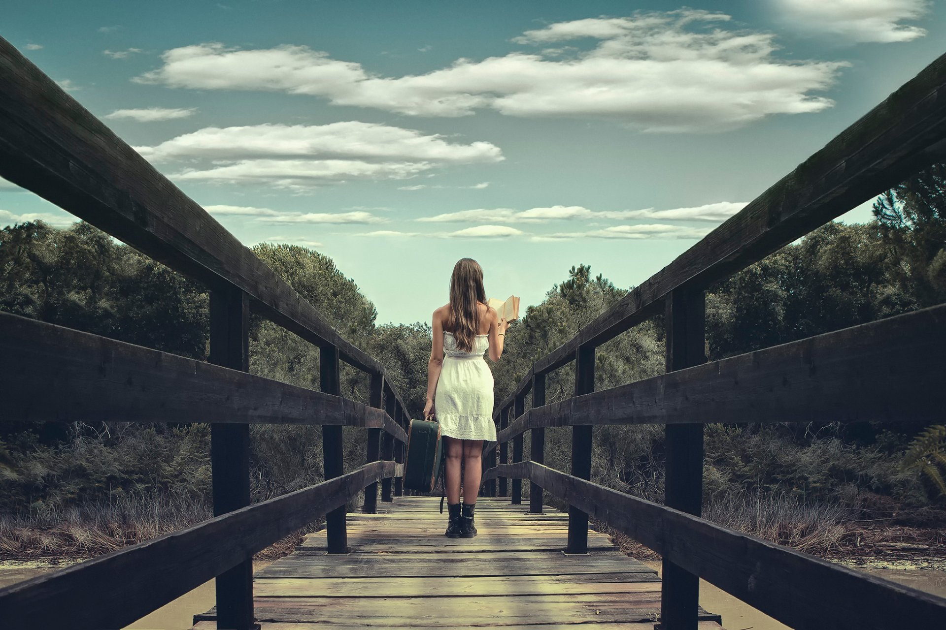 brücke mädchen koffer buch