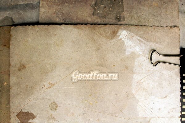 Papier mit Flecken und Spiegelfläche