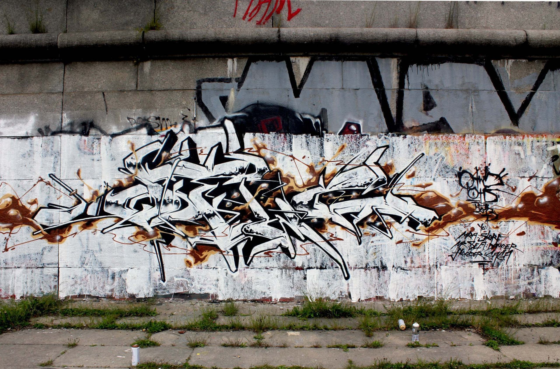 graffiti q2 odt-besatzung wilder typ wand