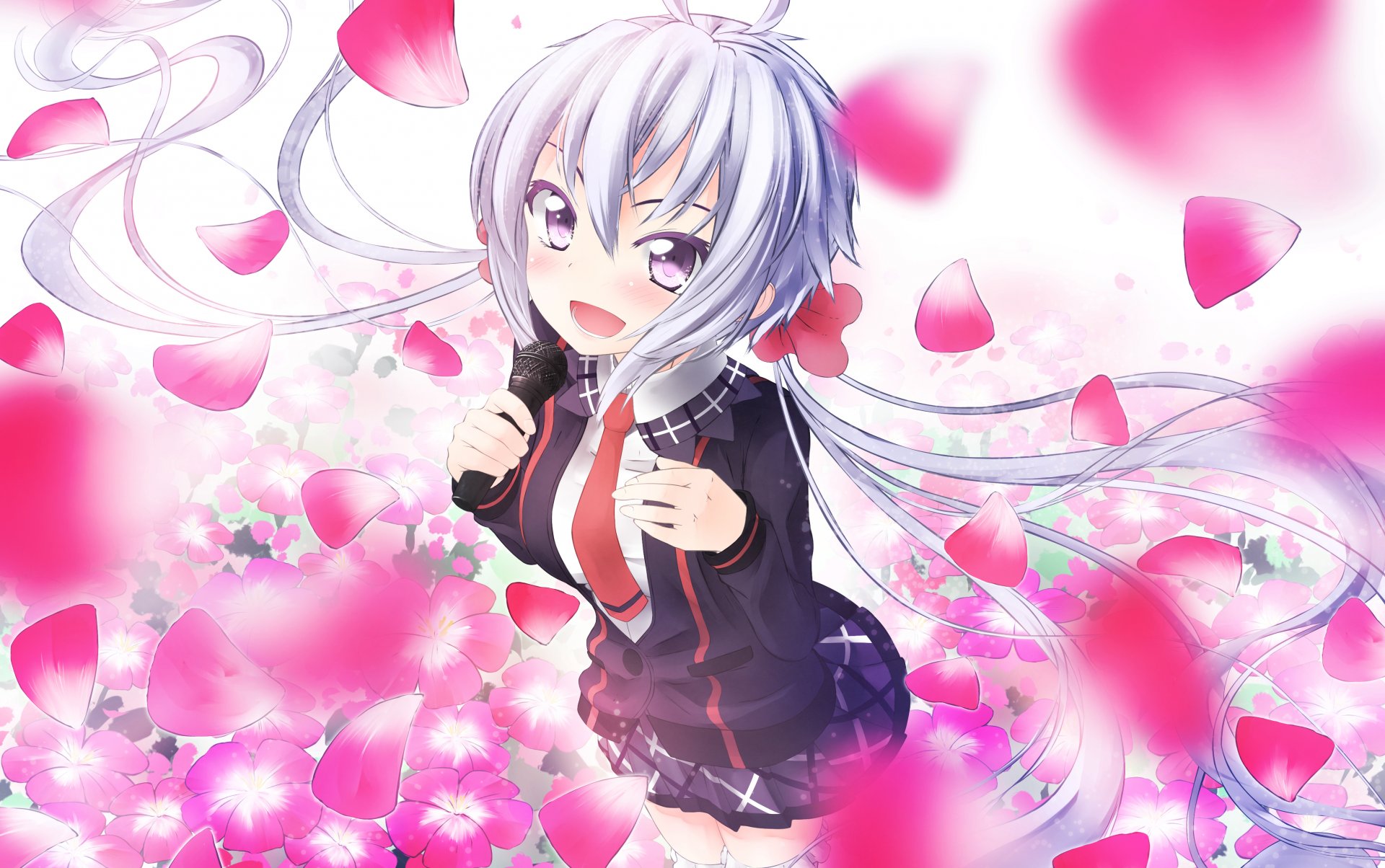 kunst nekobaka anime senki zesshou symphogear mädchen yukine chris blumen blütenblätter mikrofon musik blick