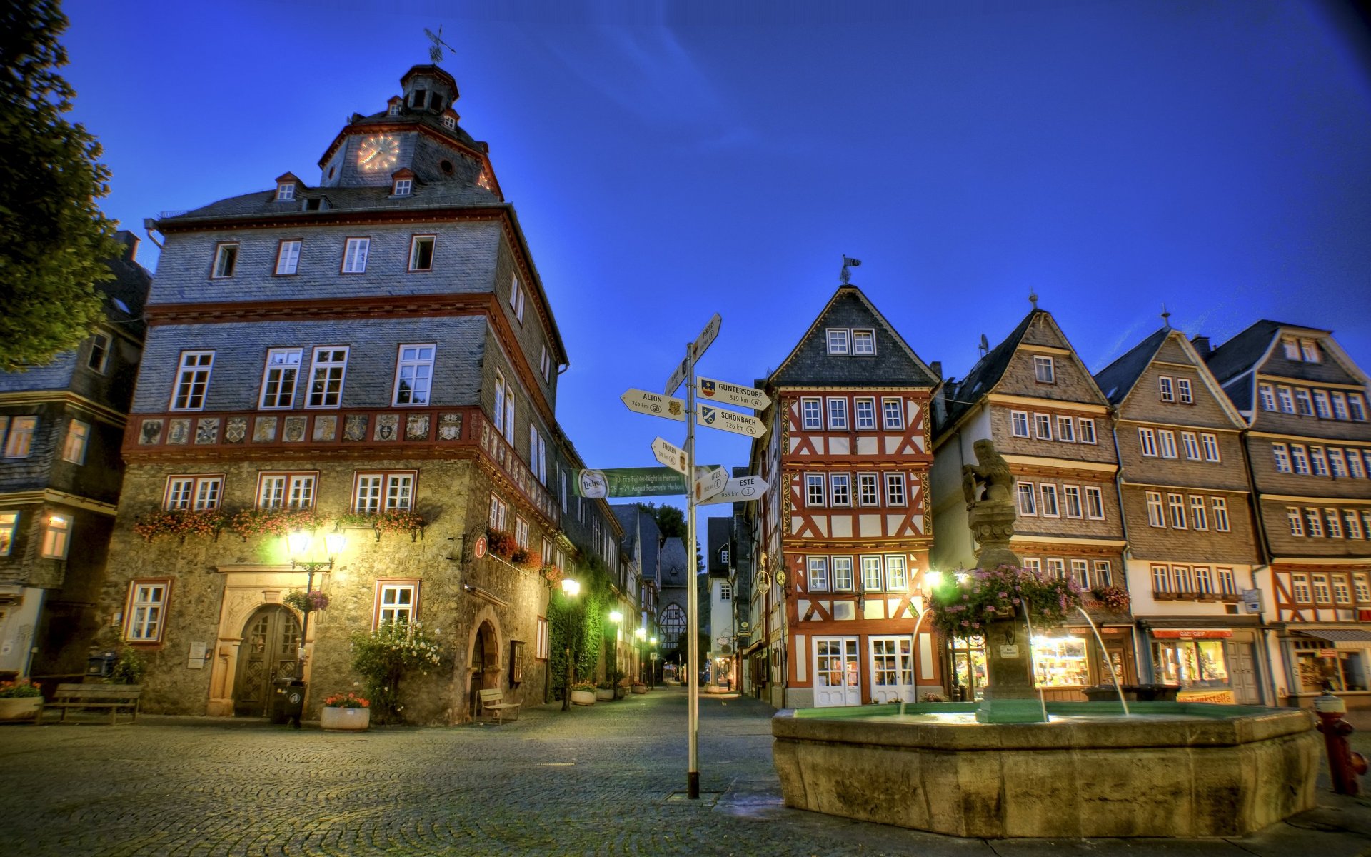 herborn markt ort deutschland brunnen nacht zuhause lichter zeiger
