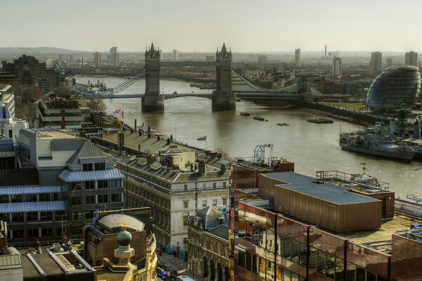 Atemberaubende Brücke in London
