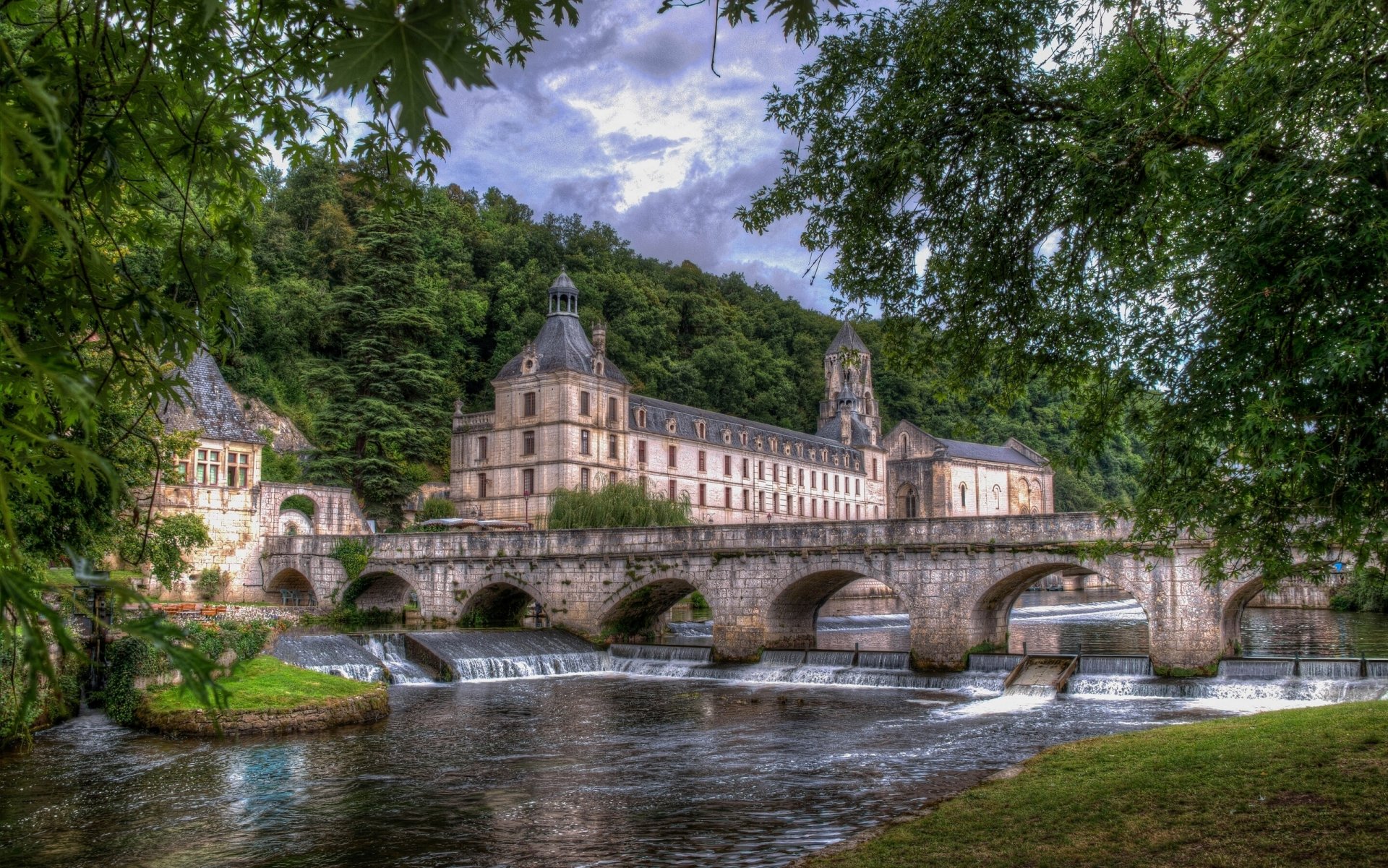 brantom dordogne frankreich dordogne dordogne abtei brücke fluss