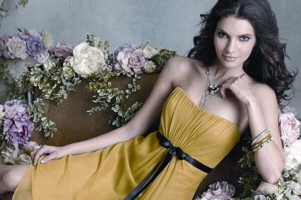 Teresa moore Mädchen im gelben Kleid in blumen