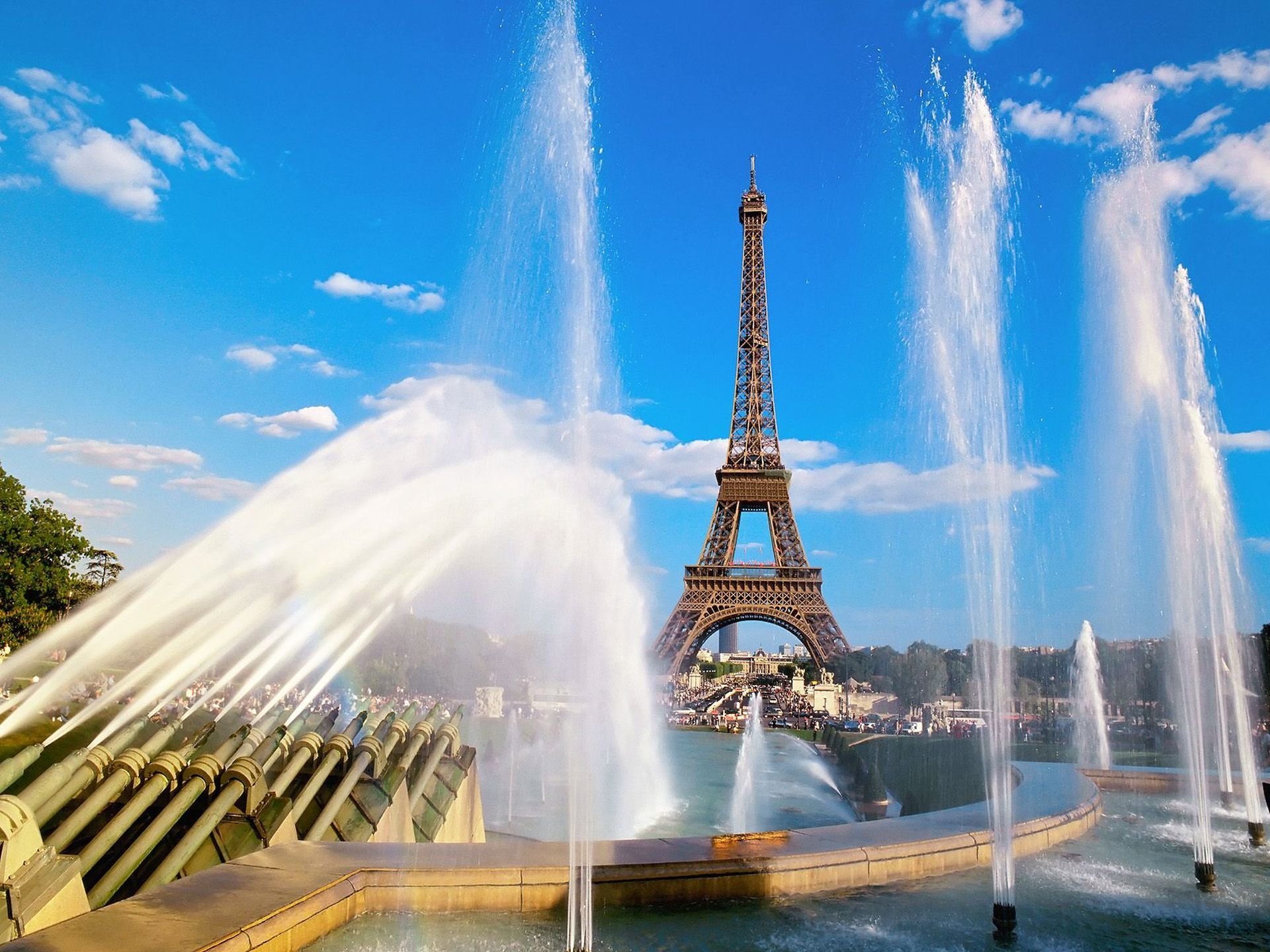 eiffelturm und brunnen paris frankreich
