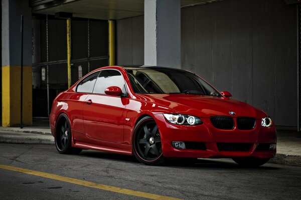 Schönes rotes BMW-Auto