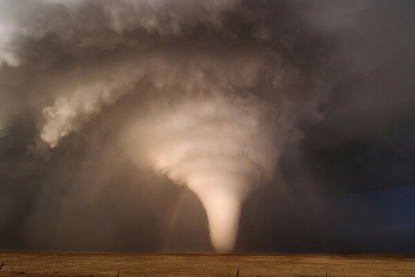 Gefährlich-schöner und faszinierender Tornado