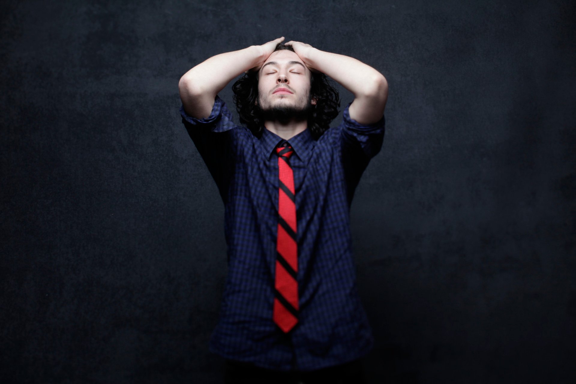 ezra miller fotoshooting für einen film stanford gefängnisexperiment stanford gefängnisexperiment sundance