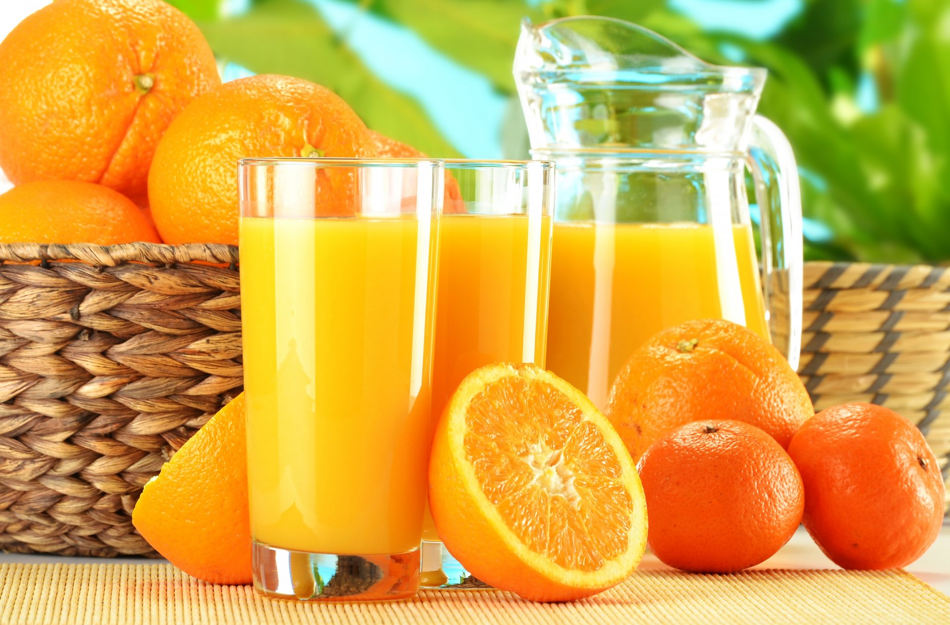 saft orange obst orangen mandarinen korb gläser krug