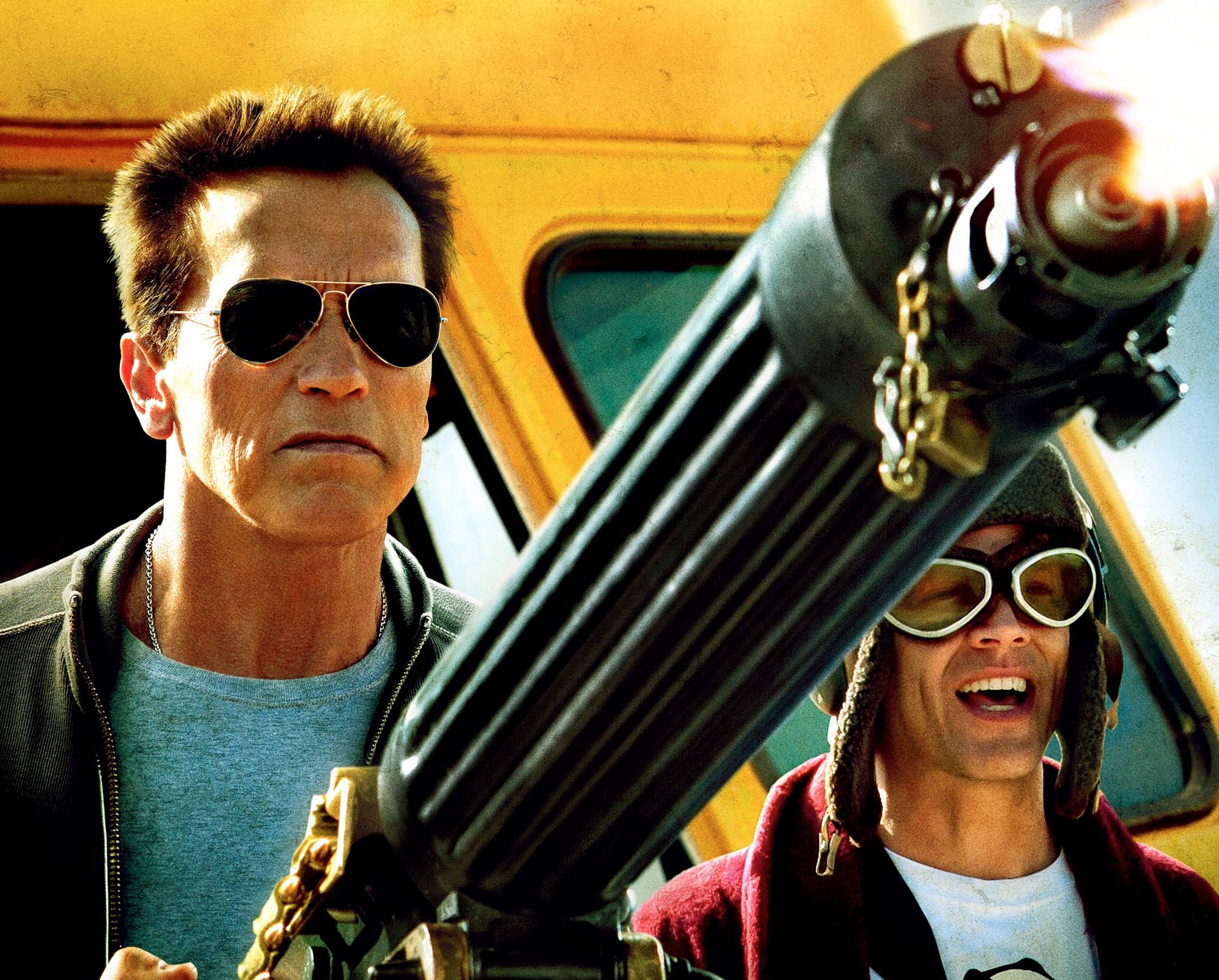 die rückkehr des helden the last stand arnold schwarzenegger sheriff ray owens johnny knoxville johnny knoxville lewis true polizei bus sheriff waffe maschinengewehr brille