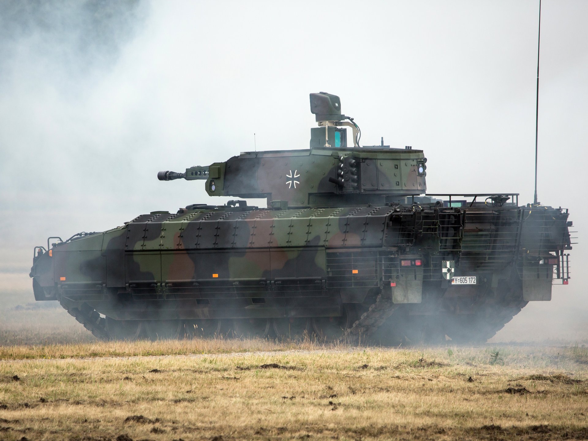 puma schützenpanzer deutsch gepanzert kampf auto infanterie rauch
