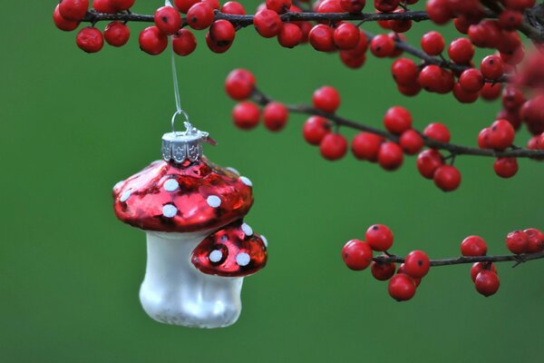 Makroaufnahme des festlichen Spielzeugpilzes