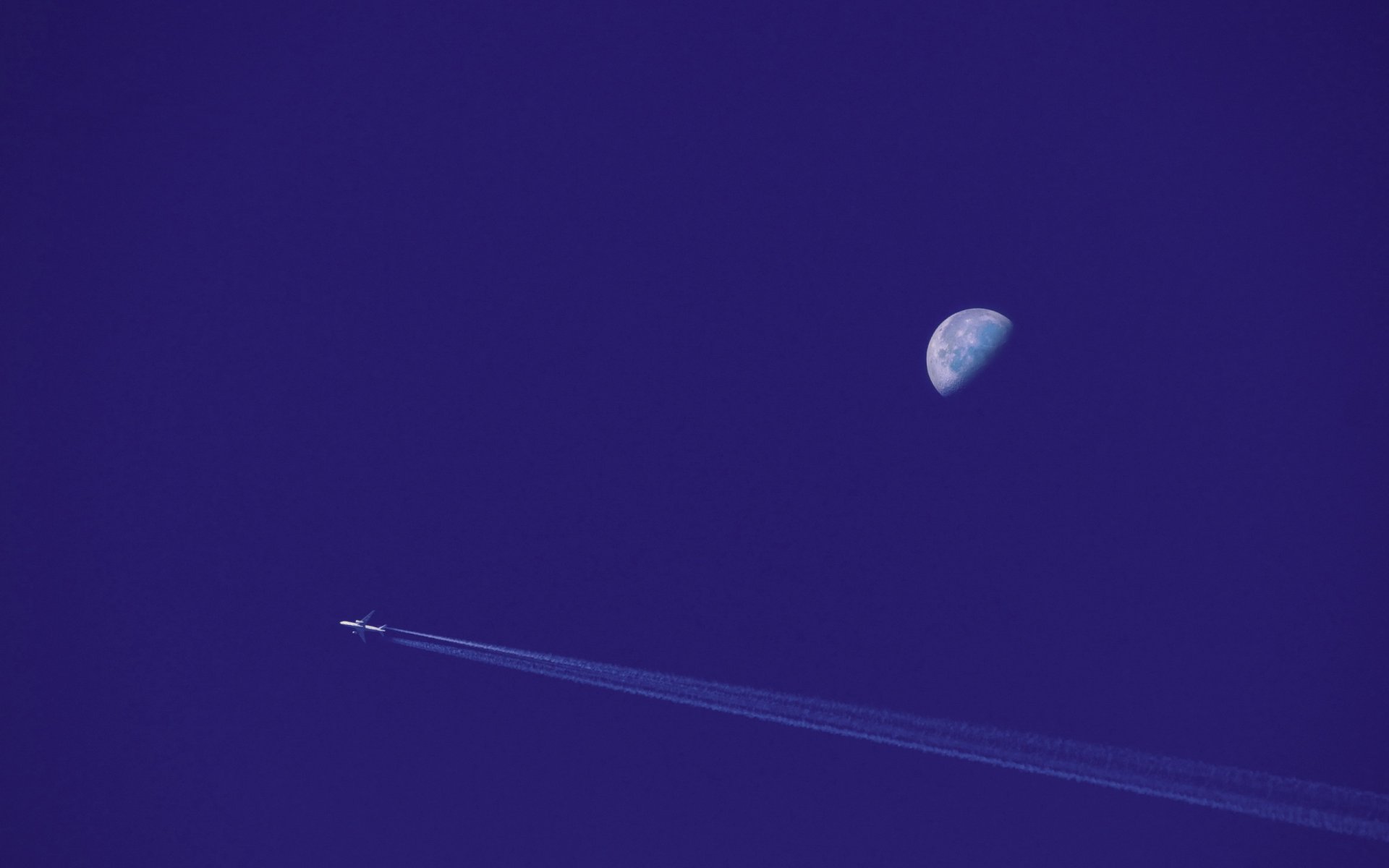 flugzeug mond himmel