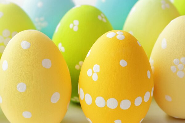 Eier zu Ostern gemalt