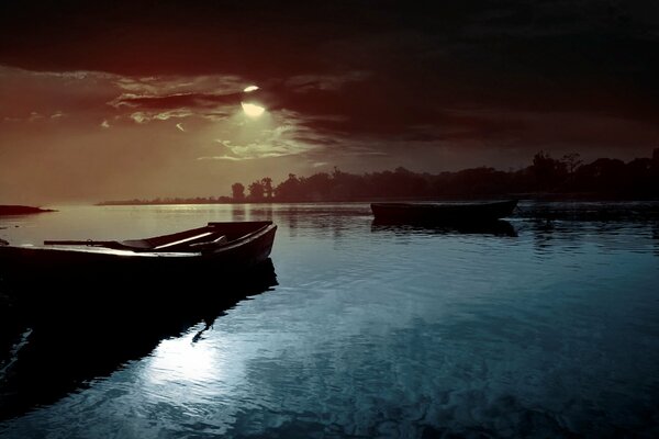 Vollmond im Nachwachsen des Sees