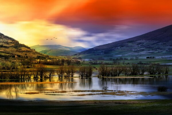 Märchenhafte Himmelslandschaft in den Bergen